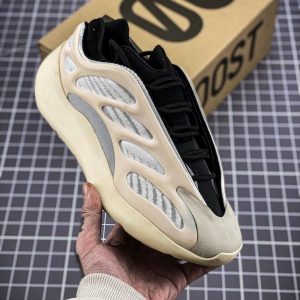 Adidas Yeezy 700