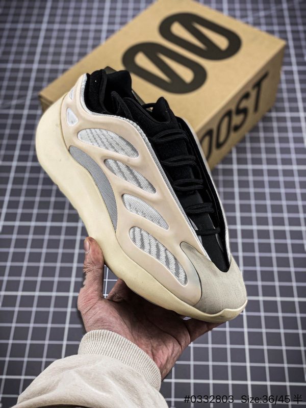 Adidas Yeezy 700