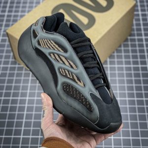 Adidas Yeezy 700