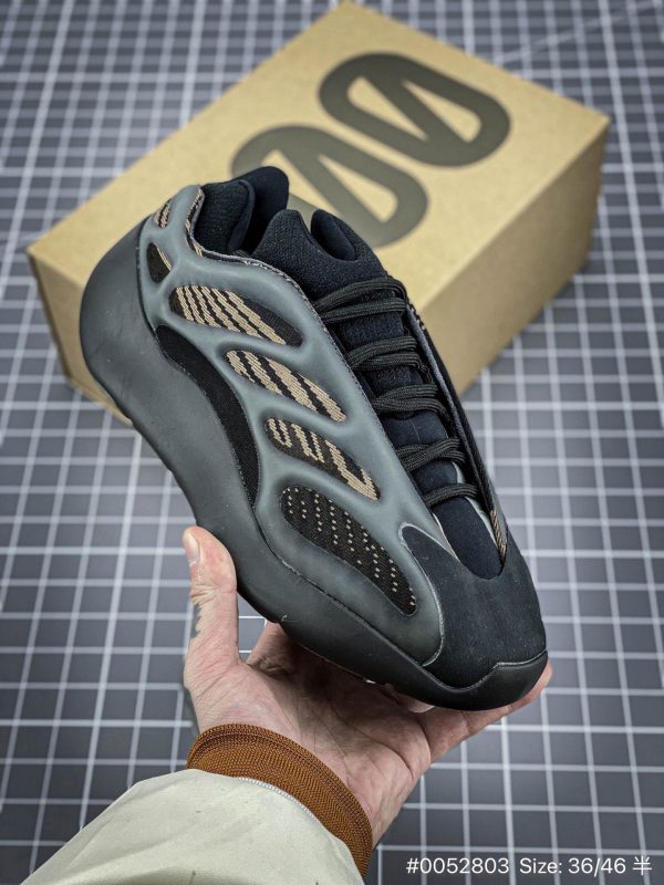 Adidas Yeezy 700