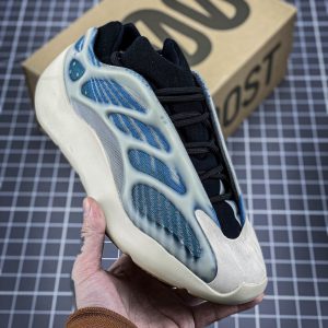 Adidas Yeezy 700