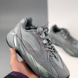 Adidas Yeezy 700