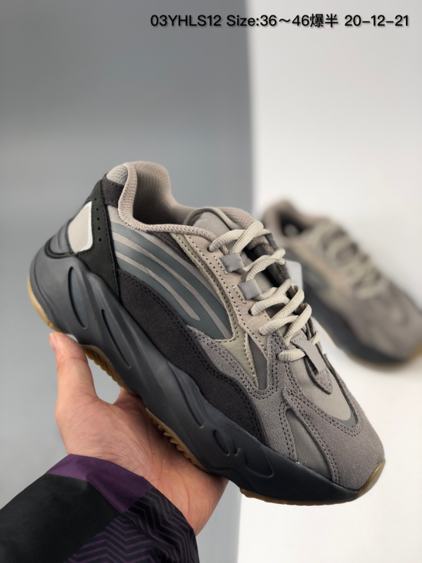 Adidas Yeezy 700