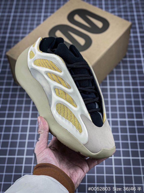 Adidas Yeezy 700