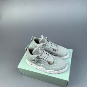 Air Jordan 4 Retro 'Seafoam