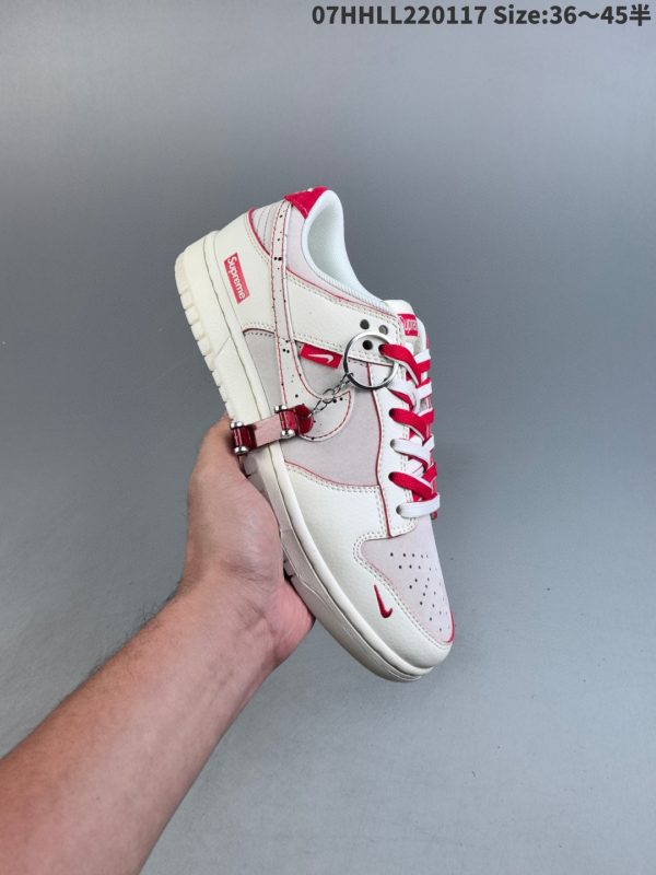 Nike Dunk SB Low x Stussy